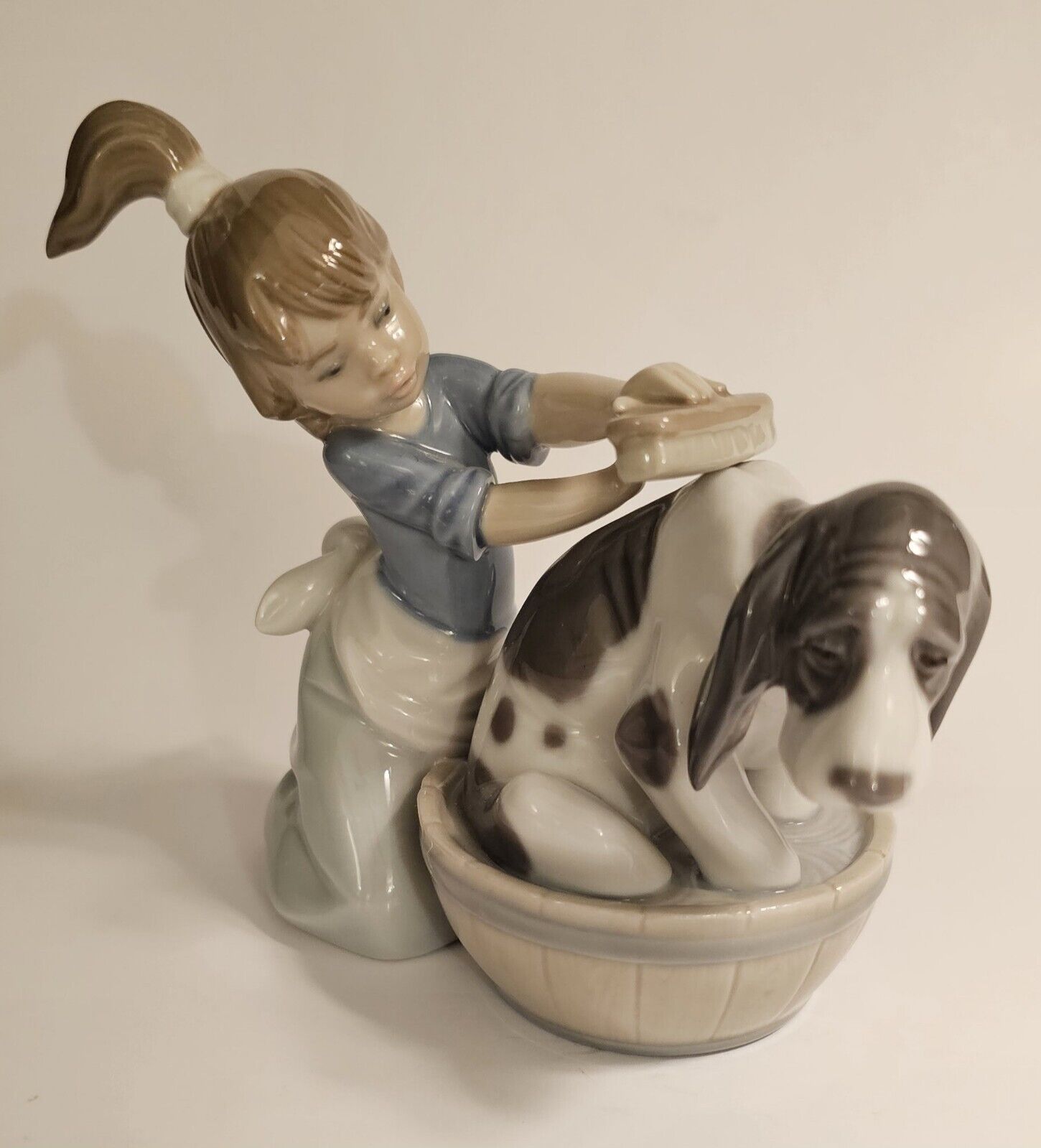 Lladro Figurine BASHFUL BATHER GIRL WASHING DOG #5455 Made in Spain DAISA 1987