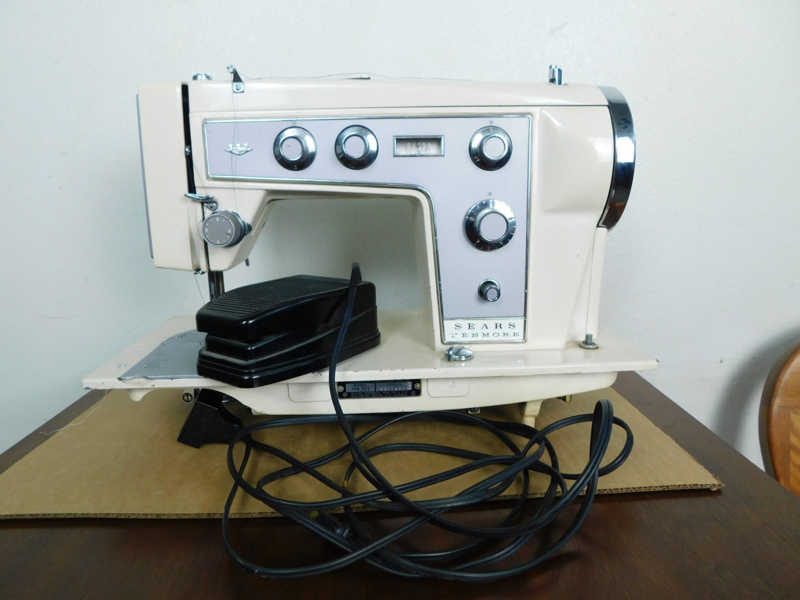 Kenmore Zig Zag Sewing Machine Sears 158.905 Good Working w Pedal - See Video