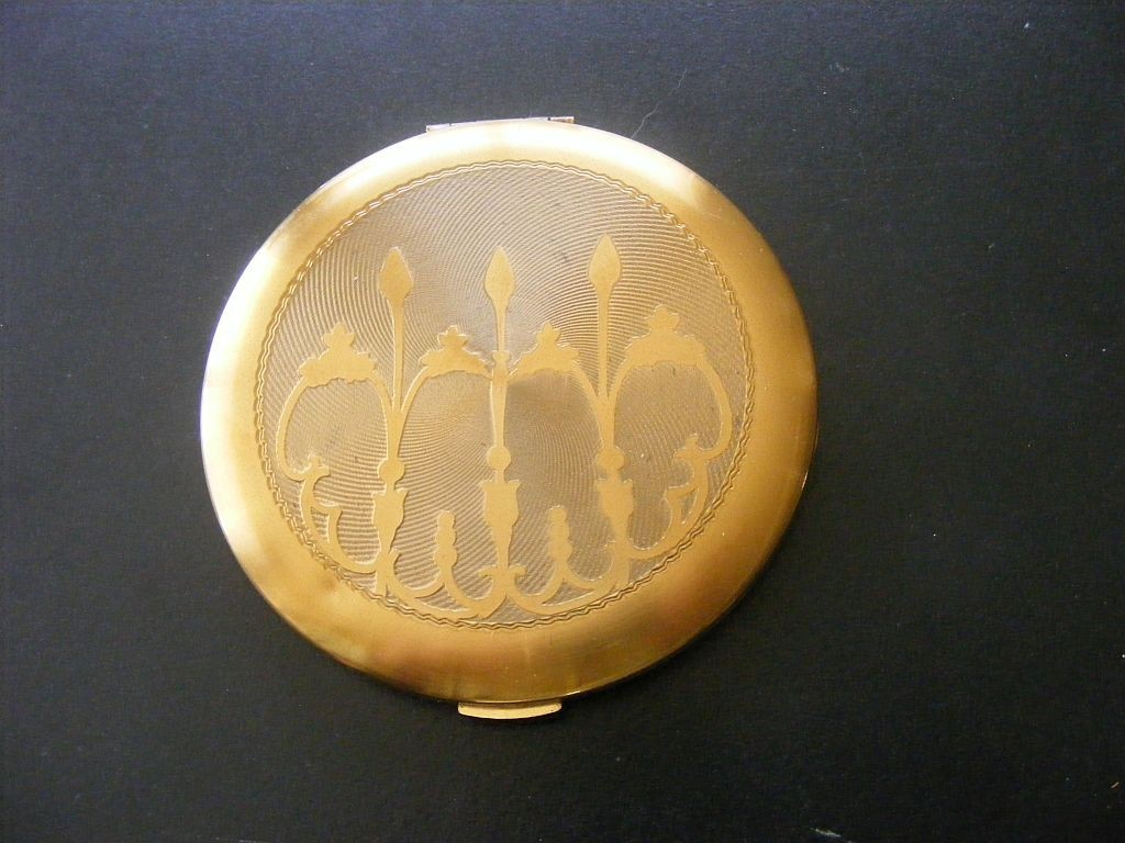 Zell Fifth Avenue Powder Compact Vintage Large size 3 1/2\
