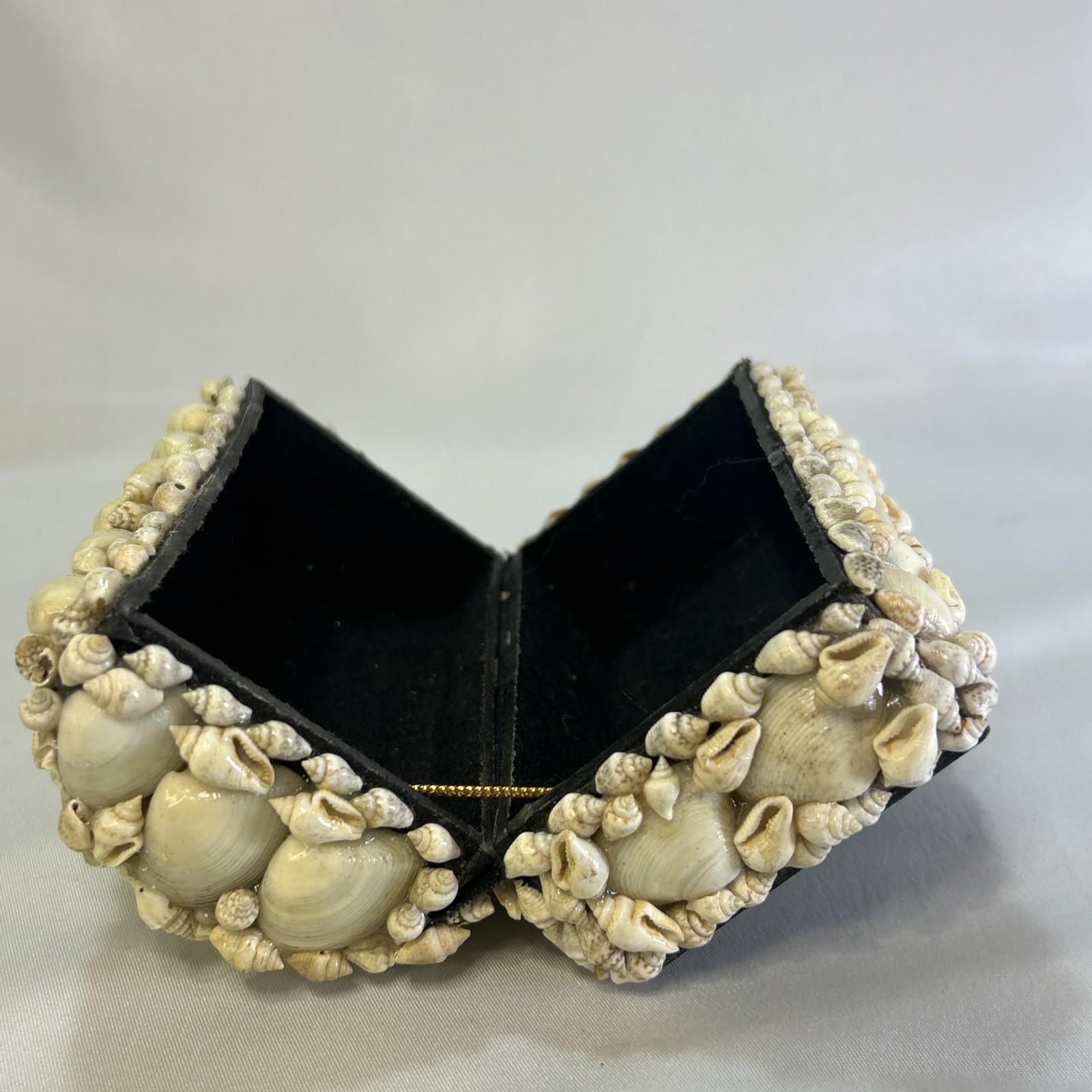 Vintage Seashell Encrusted Jewelry Trinket Treasure Box, Handmade Coastal Beach Vintage Seashell Encrusted Jewelry Trinket Treasure Box, Handmade Coastal Beach