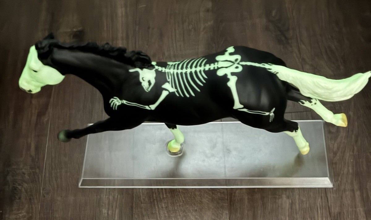 Breyer Poltergeist #1763 Halloween 2016 Skeleton Horse Glow in the Dark Ruffian Breyer Poltergeist #1763 Halloween 2016 Skeleton Horse Glow in the Dark Ruffian