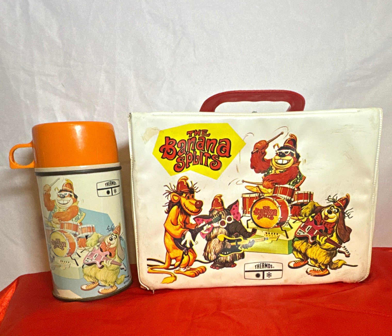 Vtg Thermos Banana Splits Collectible vinyl Lunchbox w/ Thermos, White/Orange Vtg Thermos Banana Splits Collectible vinyl Lunchbox w/ Thermos, White/Orange