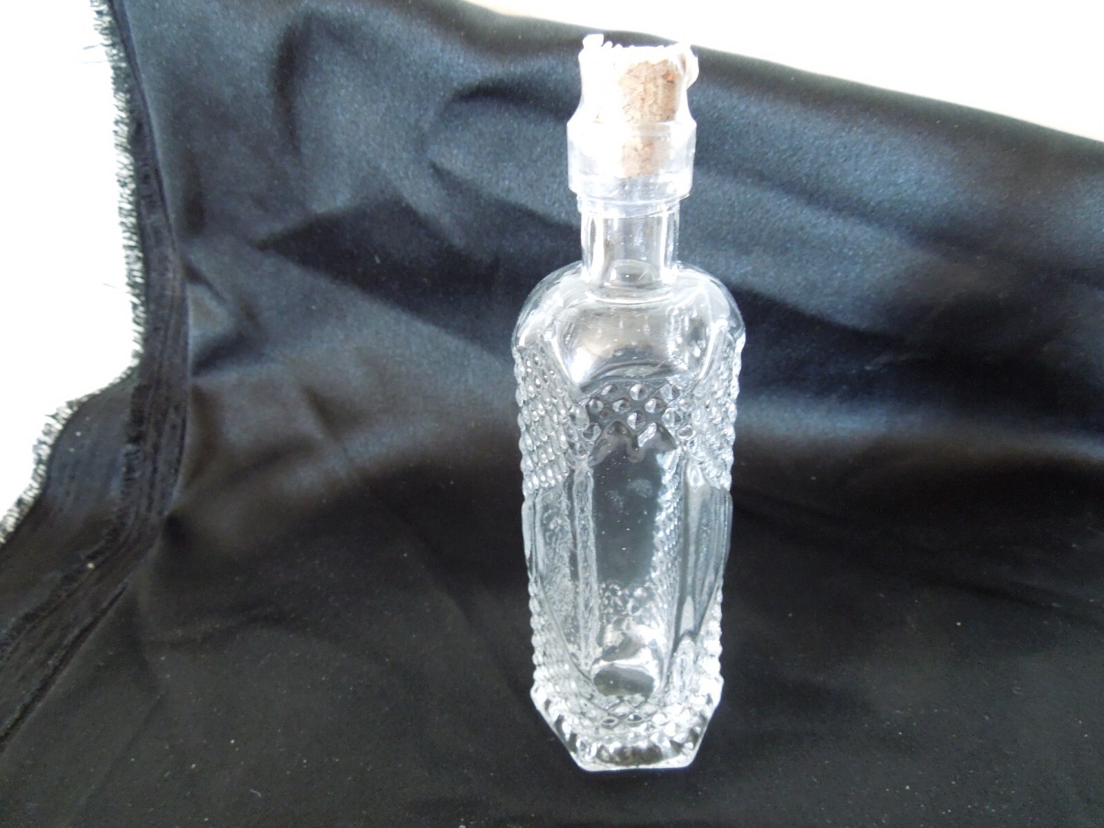 Pressed Crystal Clear Glass Perfume Hexagon Shape Bottle with Cork Stopper NEW