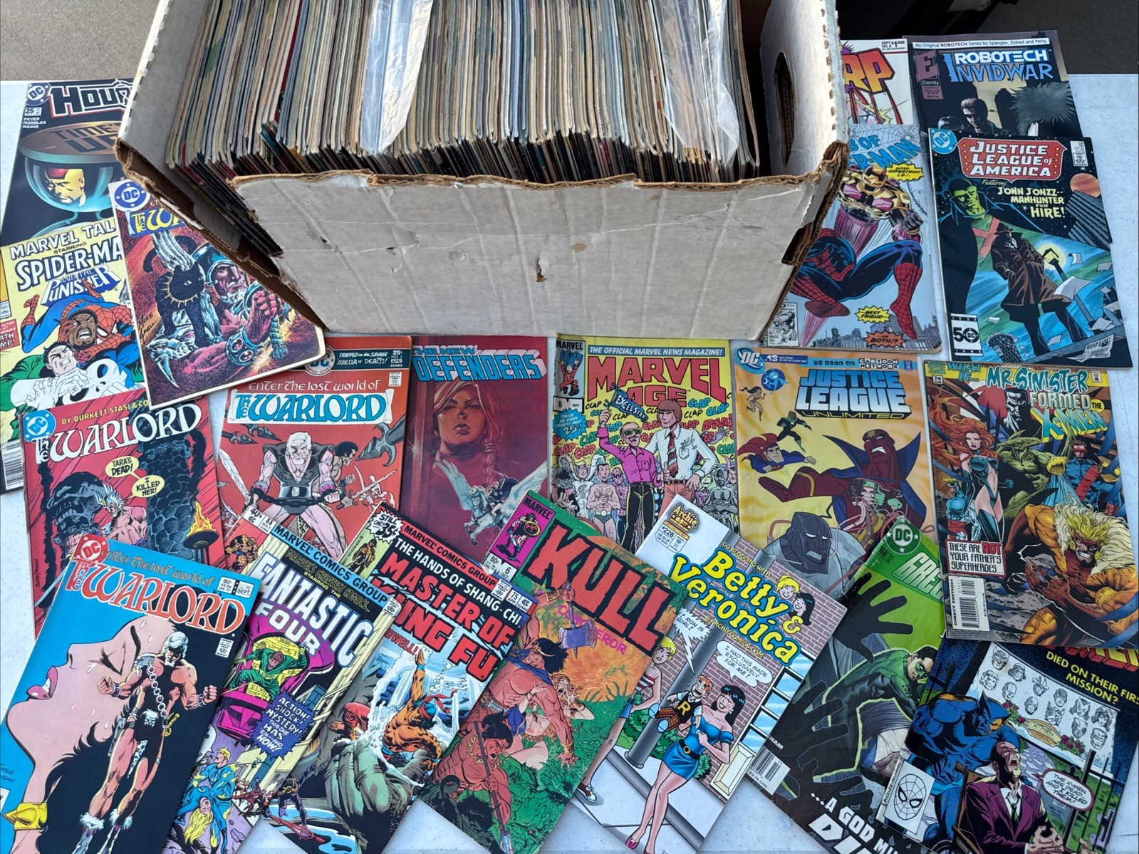 Huge lot Of 220 Comics Dc Marvel Mixed Lot