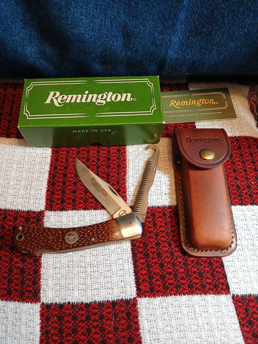 VINTAGE REMINGTON R3-D “BIG GAME” KNIFE, POUCH, BOX & BOOKLET 
