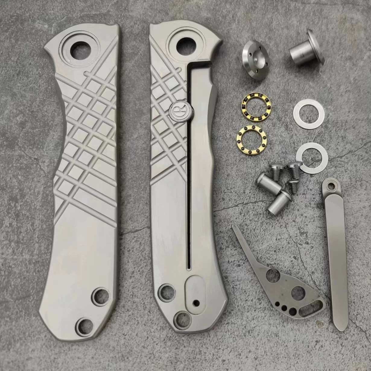 EDC Industrial Design CR Chieftain Titanium Scales  Titanium Shank, Ribbed New