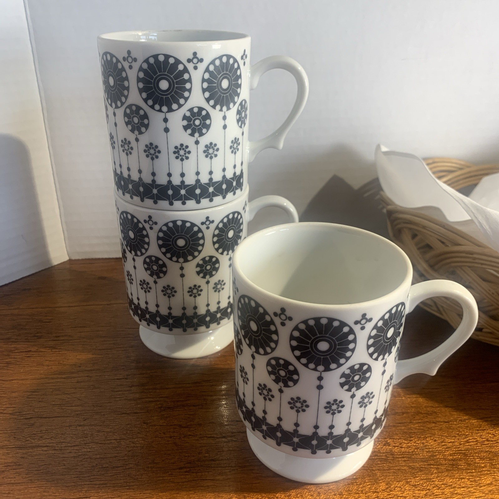 Vtg 60s Flower Power Stackable Mugs Set 3 Black White Porcelain Pedestal  Japan