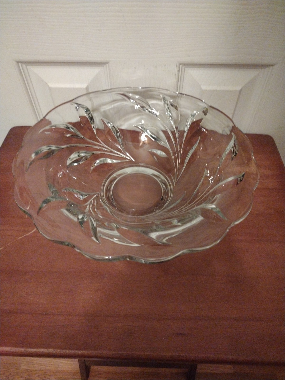 Vintage Large Deep Cut Glass lead Crystal Leaf Pattern Compote