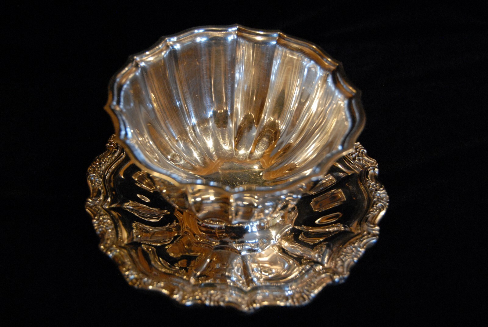 International Silver Orleans Plated Gravy Boat with Attached Underplate
