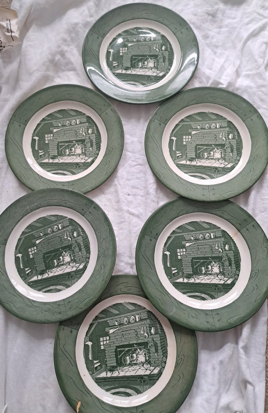 Vintage Royal Colonial Homestead Dinner Plates 4 In Good Condition,  2 Damaged
