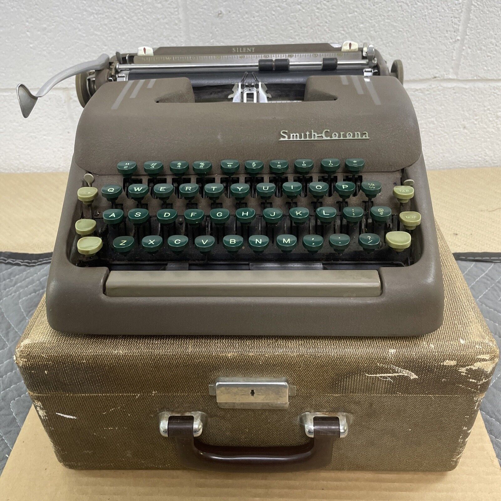 Vintage 1950’s SMITH-CORONA “Floating Shift” Typewriter *With Tweed Travel Case*