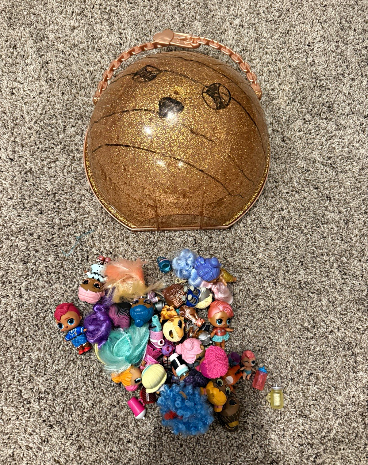 LOL Surprise Mixed Dolls Pets Outfits Accessories & ball Case  (scratched, etc)