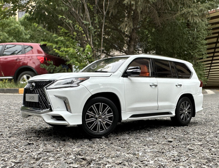 LCD 1/18 Toyota Lexus LX570 Diecast Model Car Gifts Display Black/White/Silver LCD 1/18 Toyota Lexus LX570 Diecast Model Car Gifts Display Black/White/Silver