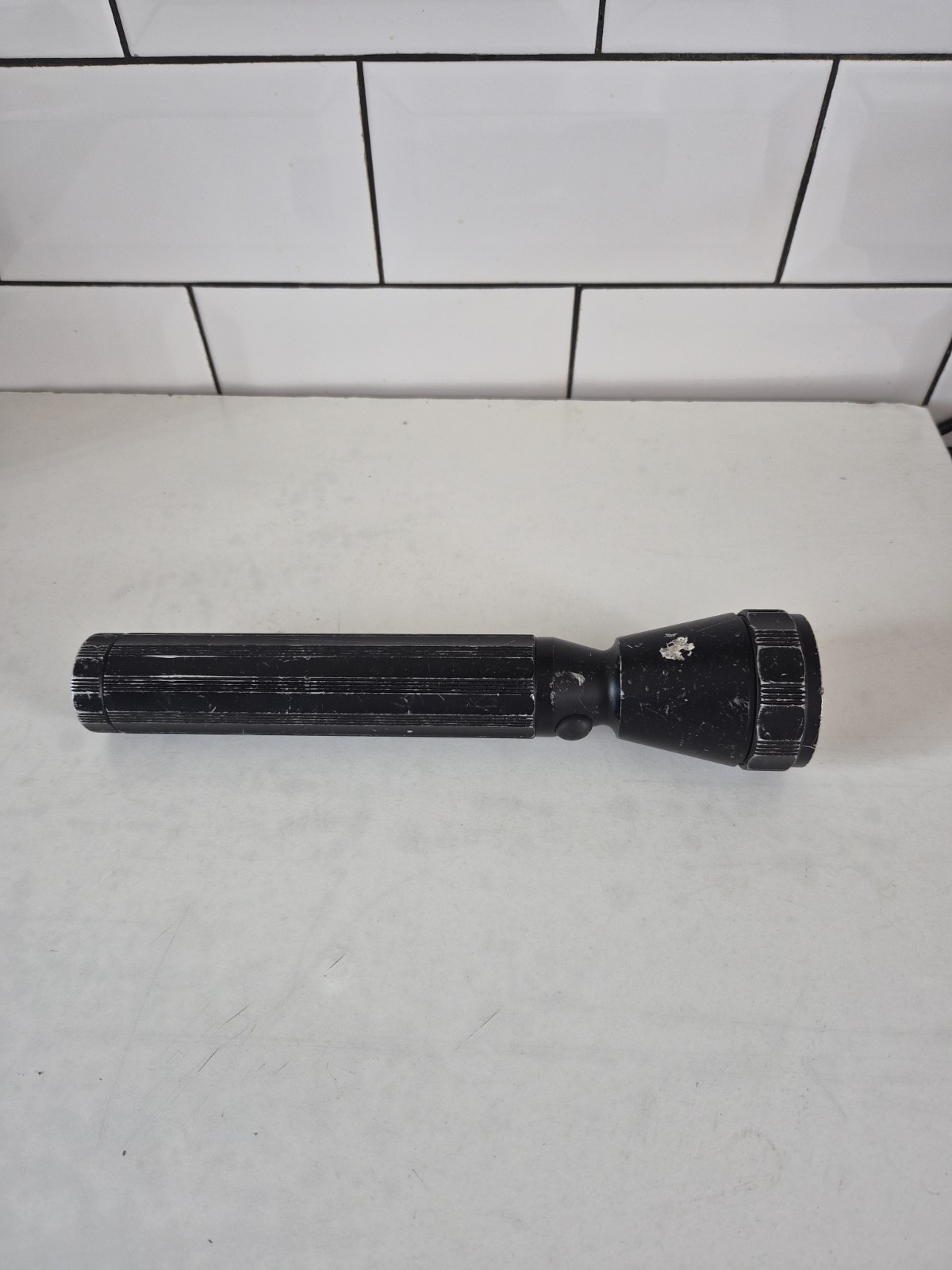 Vintage Heavy-Duty Tactical Black Metal Cell Torch Made In England Untested .