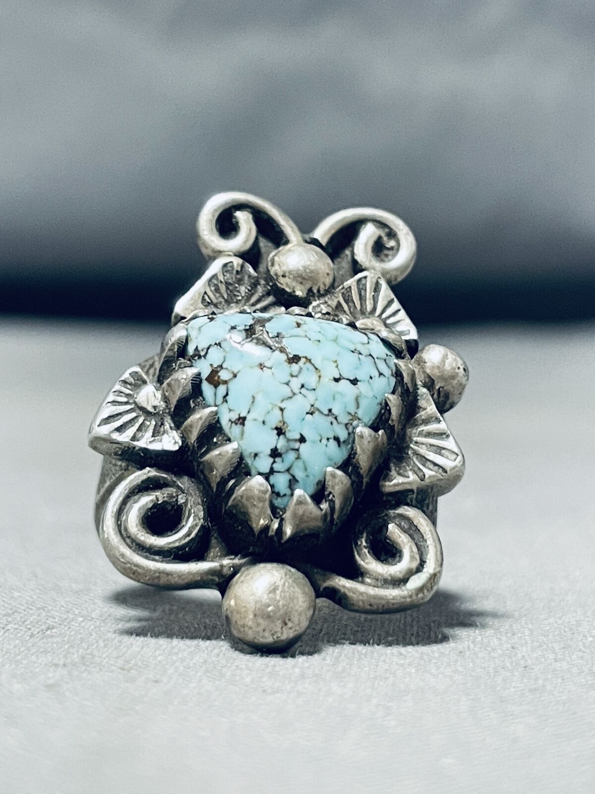 WONDROUS VINTAGE HOPI SPIDERWEB TURQUOISE STERLING SILVER RING
