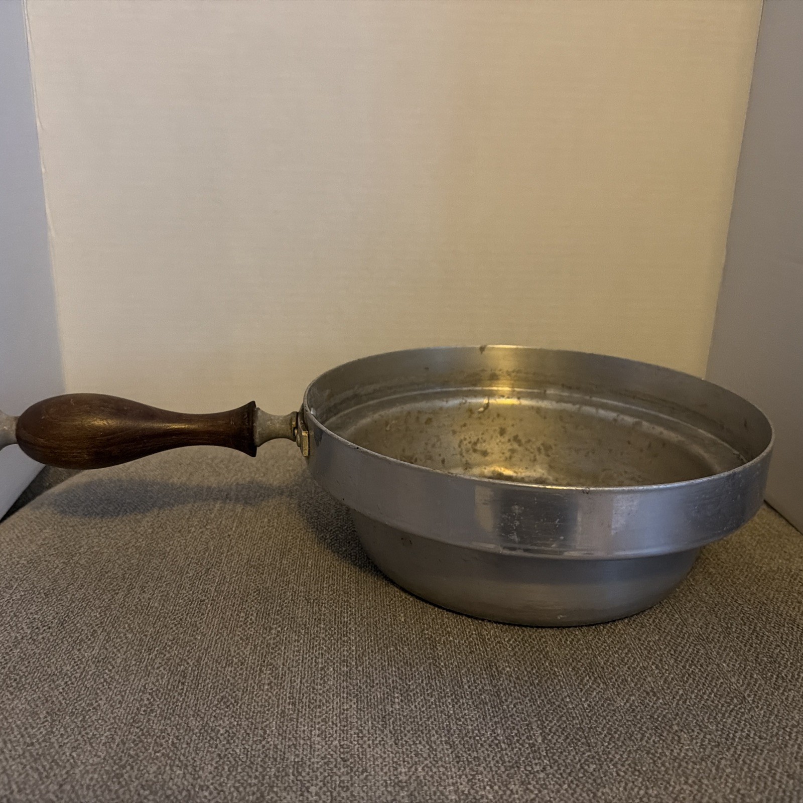 VINTAGE UNIQUE AND RARE WIDE FLANGE ALUMINUM POT