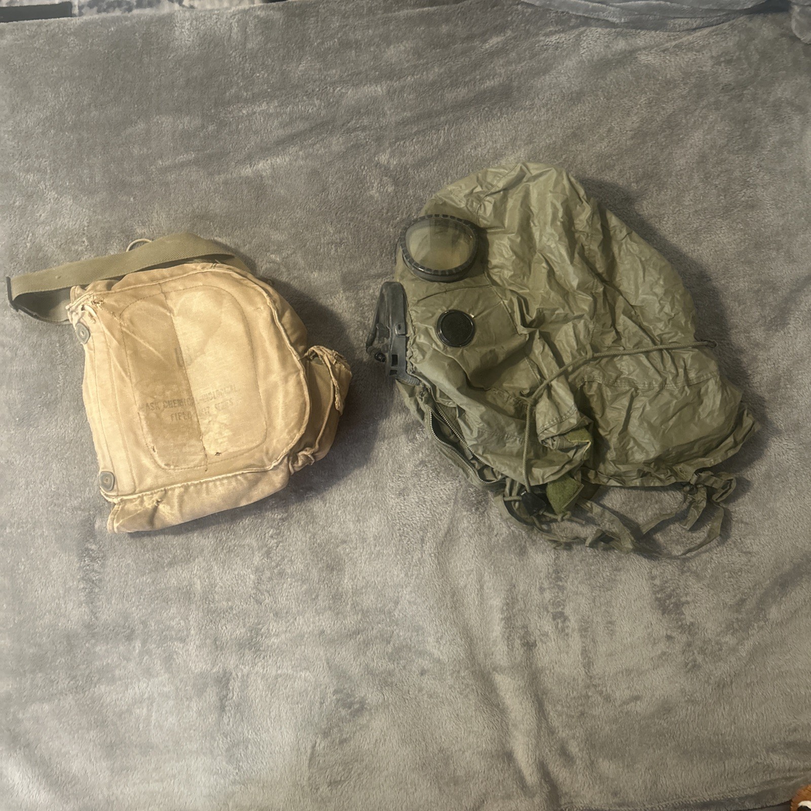US M17 Gas Mask & Hood & Canvas Carry Bag dated 1969 