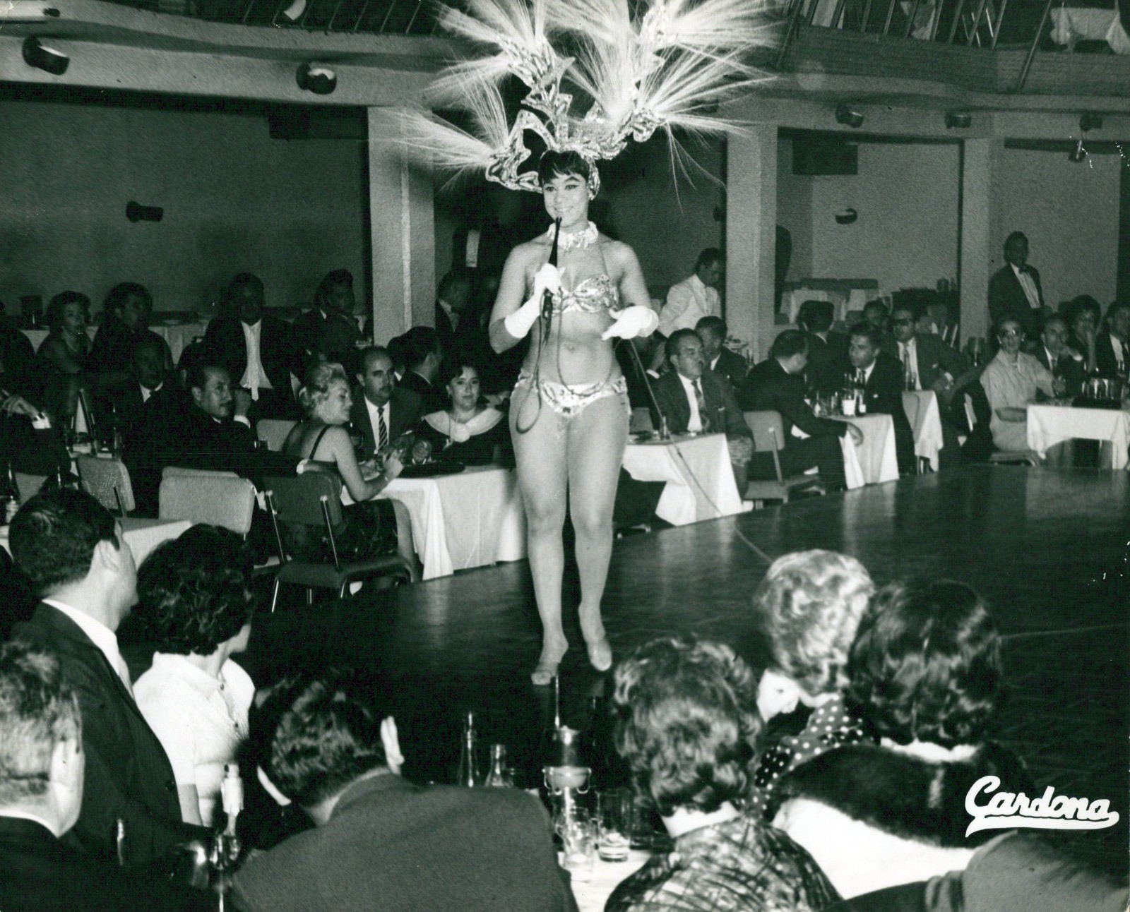 CUBA CUBAN TROPICANA NIGHT CLUB SANDRA TAYLOR CHEESECAKE 1957 ORIG PHOTO MA1
