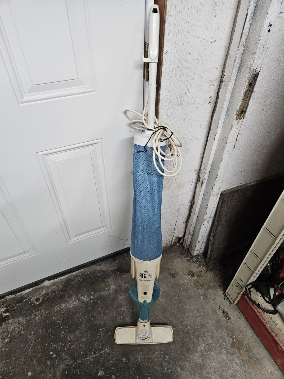 vintage regina electrikbroom Blue, Works