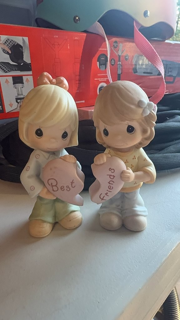 Enesco Precious Moments 2001 Best Friends Figurine Pair 890987