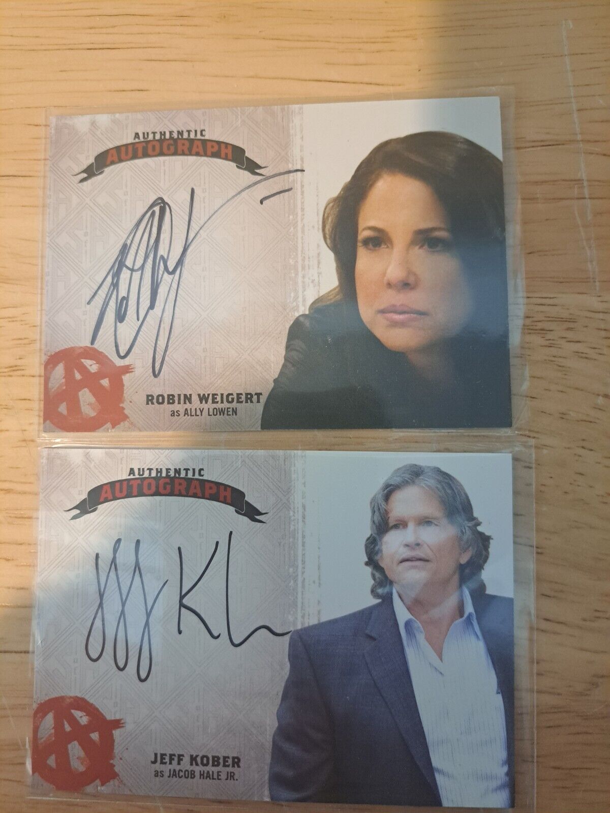 2014 SONS OF ANARCHY JEFF KOBER AND ROBIN WEIGERT AUTOGRAPH (2)