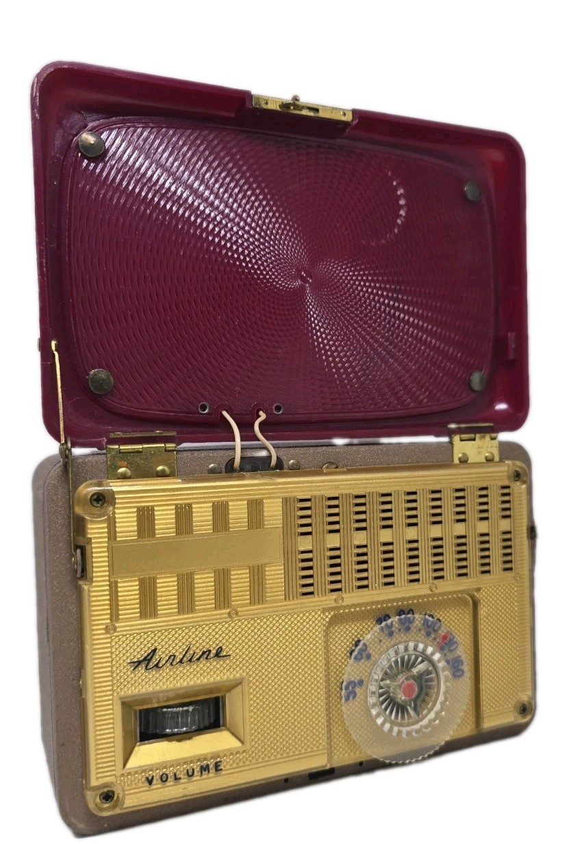 Vtg 1947-1948 Tube Radio AIRLINE Model 84GCB-1062A - Montgomery Ward RED