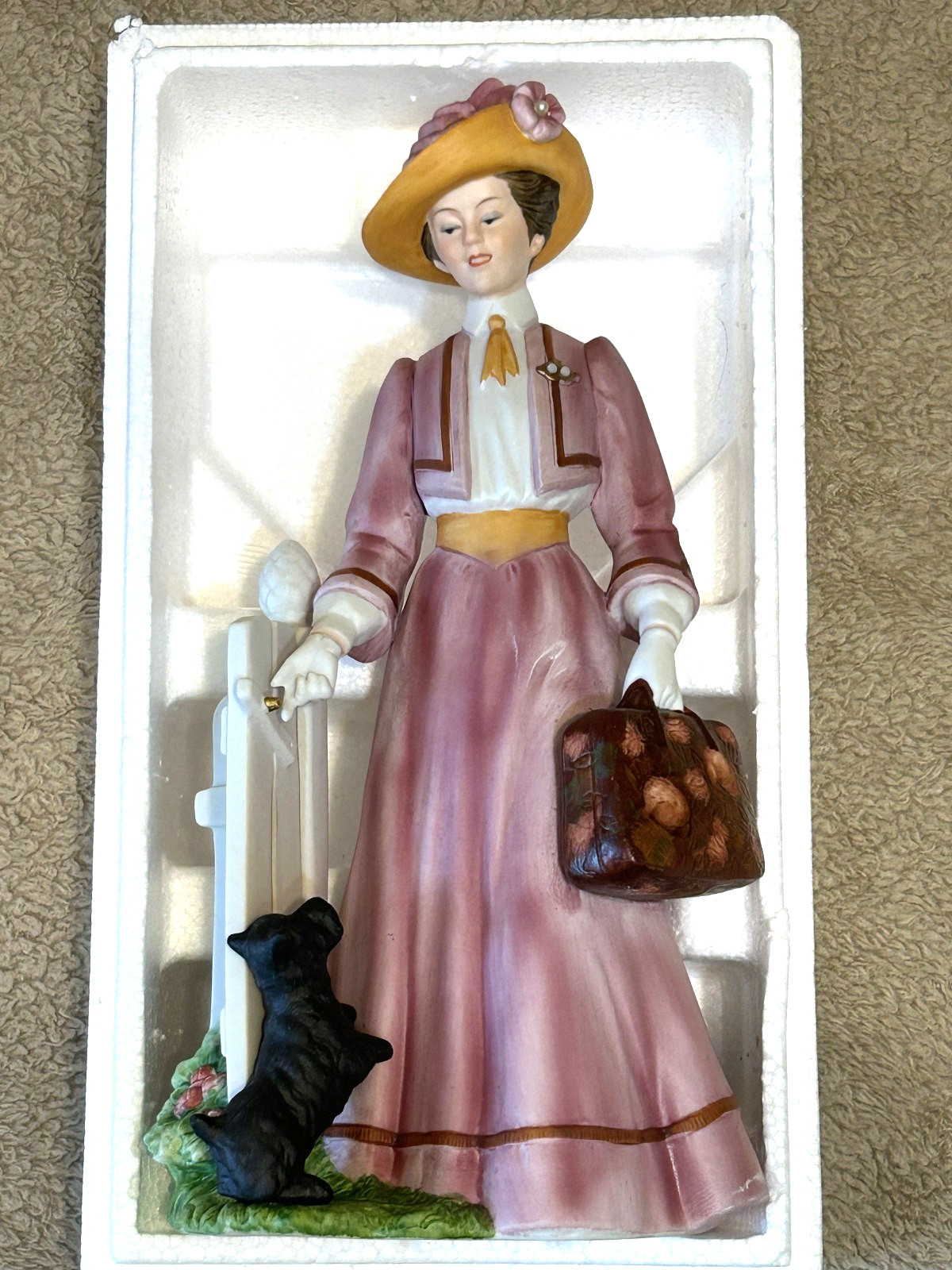 1983 Mrs Albee Presidents Club Albee Award Figurine Vintage 9”