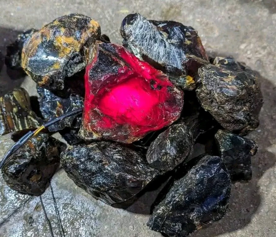 1 KG LOT NATURAL UNTREATED HIGH QUALITY ROUGH RED AMBER SUMATRA INDONESIA
