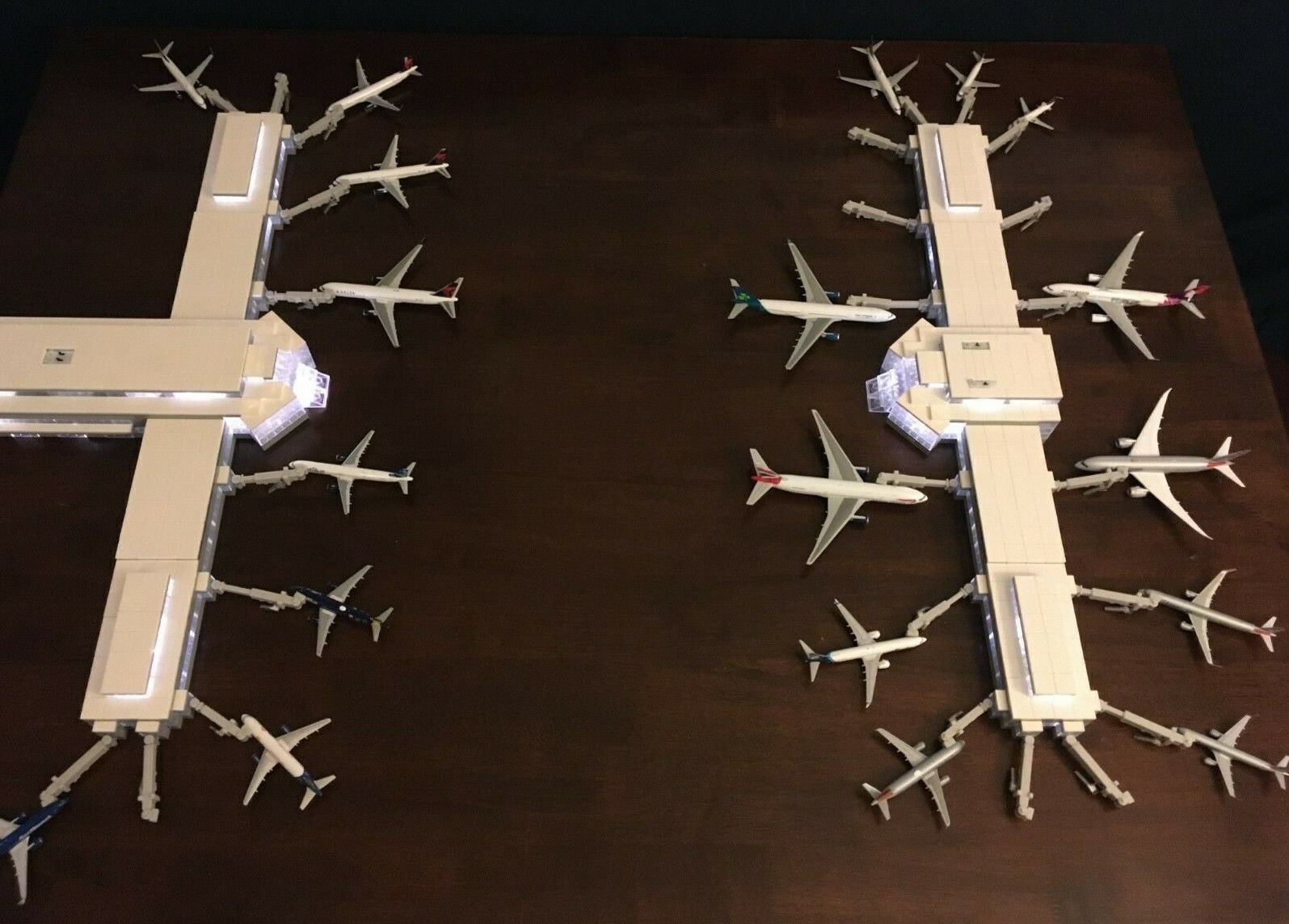 1:400 Scale Model Airport - w/ Lights & Jetways - for Gemini Jets, NG Models etc