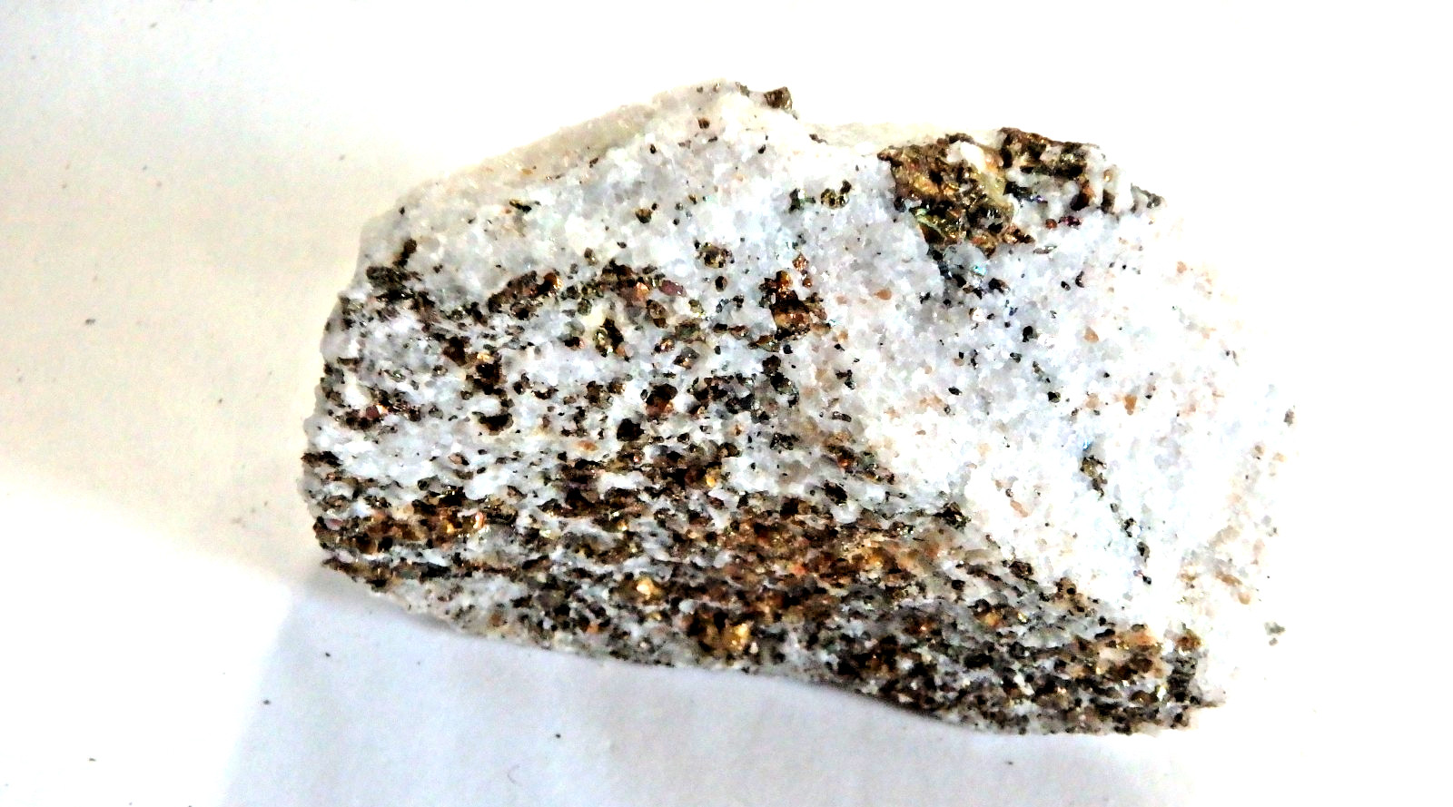 Beautiful  Crystal Chalcopyrite on Quartz 118.1 grams