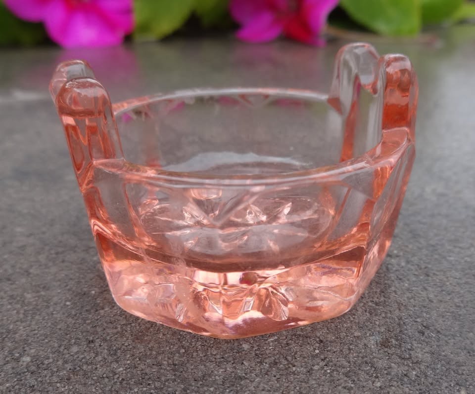 Vintage Pink Glass TUB-SHAPED Open Salt Dip, Cellar, Dish