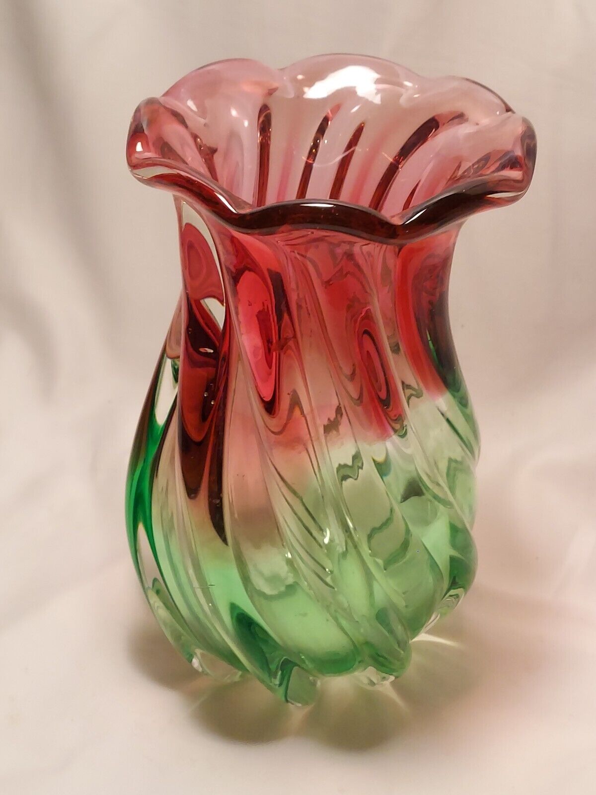 Vintage Hand Blown Green & Cranberry Art Glass Swirl Vase 7 1/2\