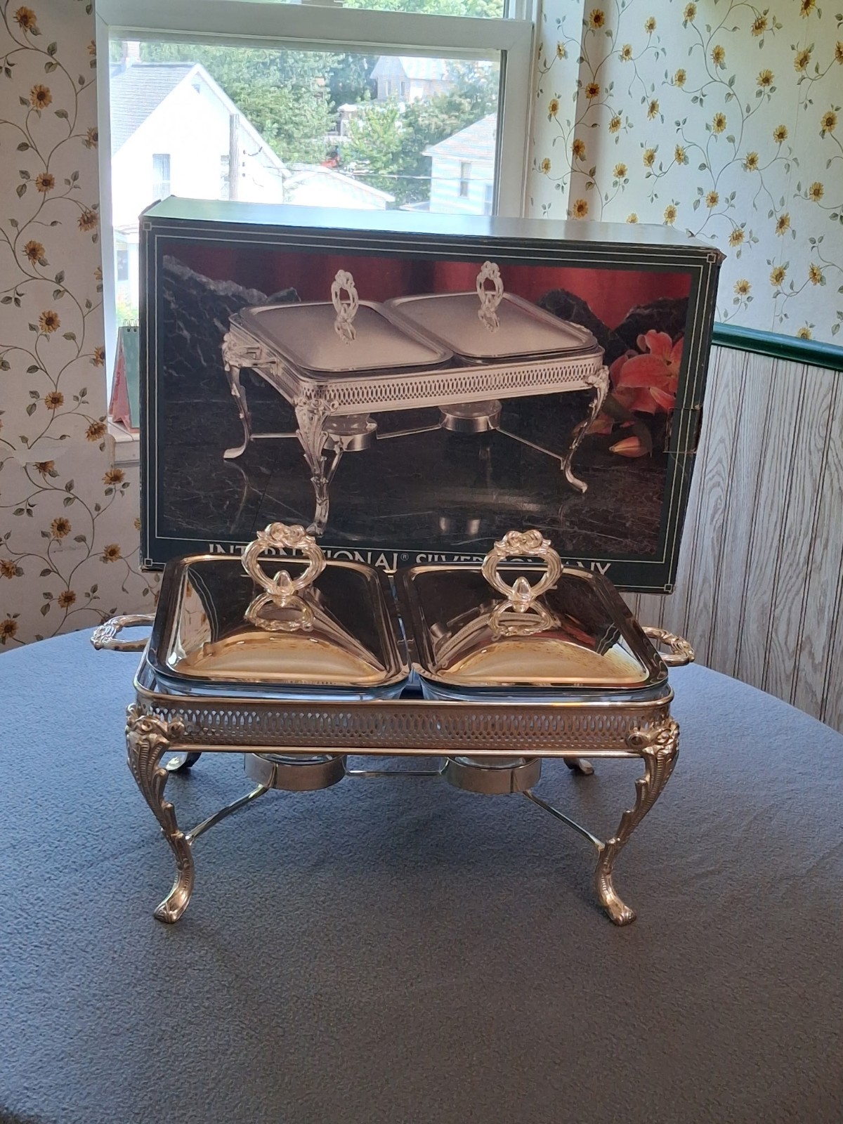 Vintage INTERNATIONAL SILVER COMPANY DOUBLE QUART COVERED HOSTESS FOOD SERVICE
