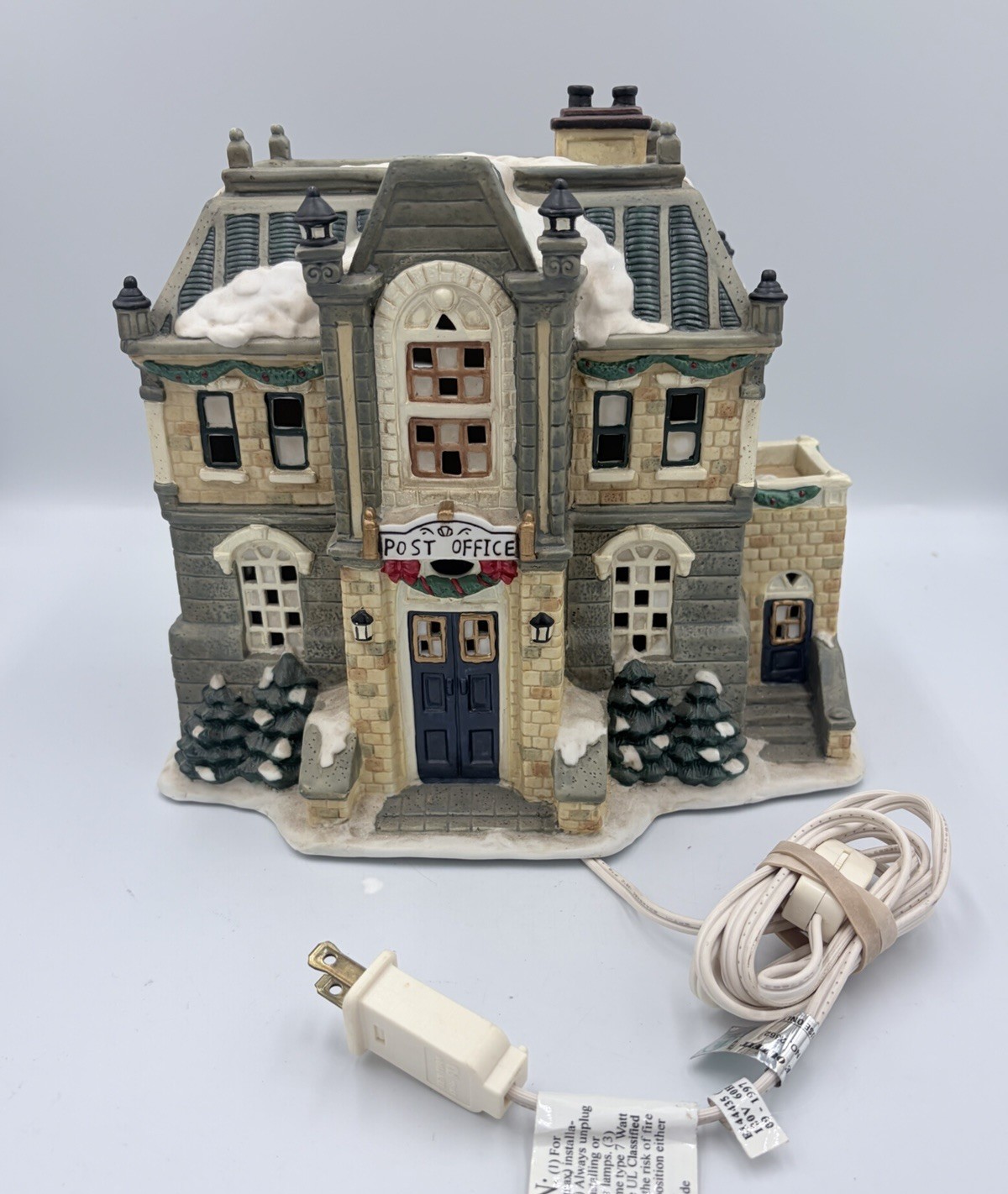 Mervyn’s Village Square 1997 Post Office Lighted Winter Village Great Condition