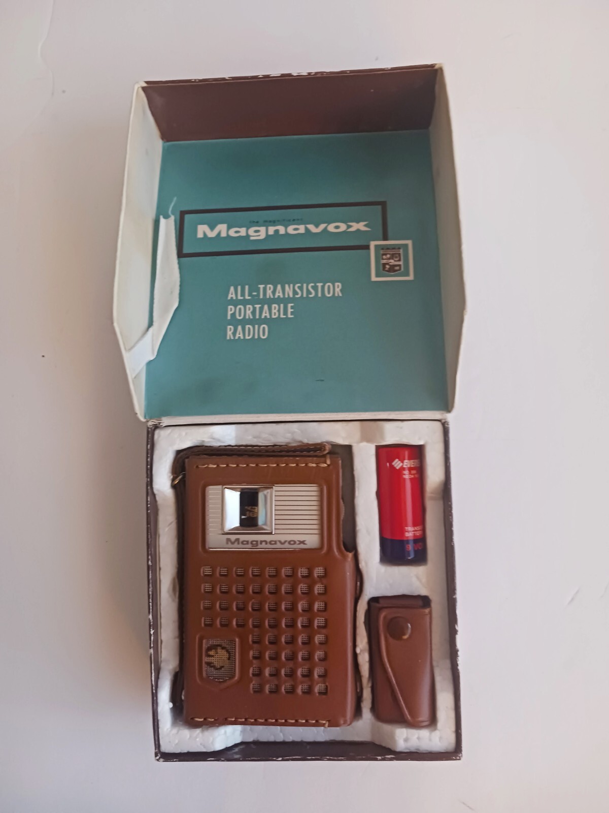 MAGNAVOX ALL-TRANSISTOR PORTABLE RADIO MODEL 2-AM-70