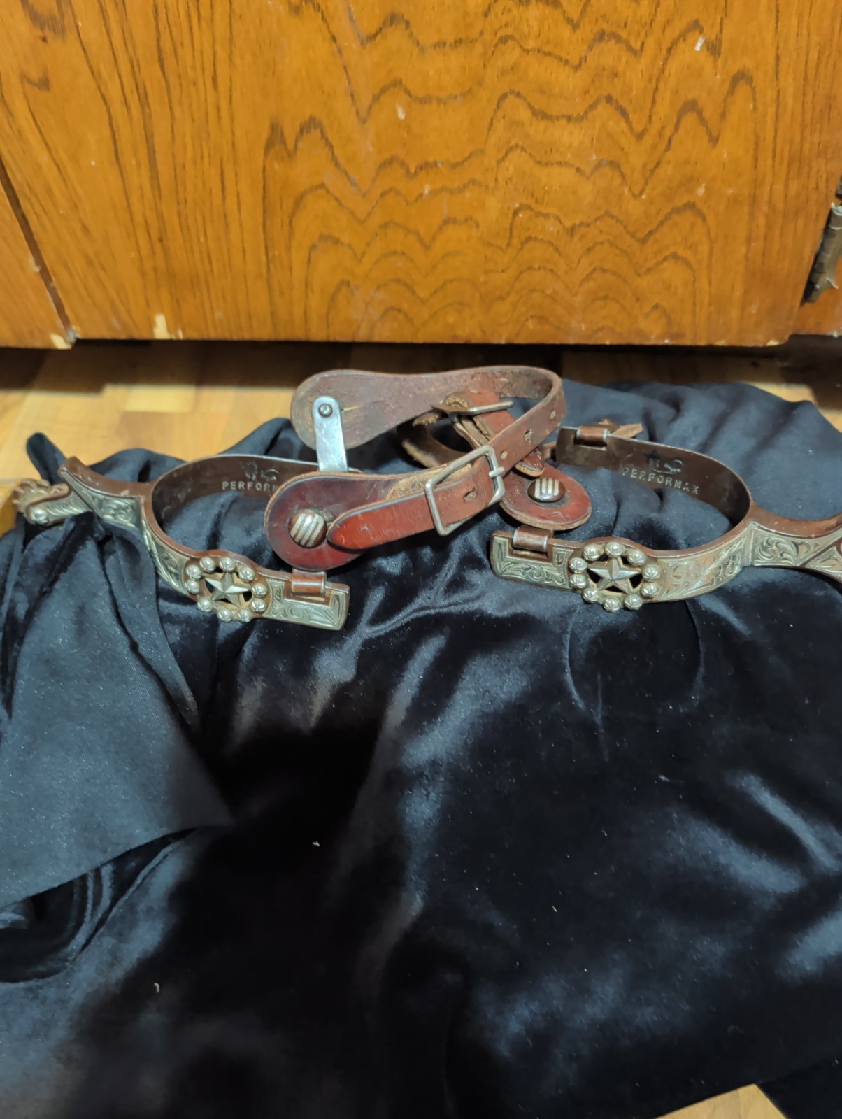 Les Vogt Ladies Performax Brown Silver Texas Star W Berries Used