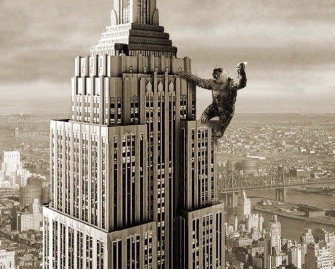 King Kong clinging to the facade of the Empire State Building, Movie 1933 Photo