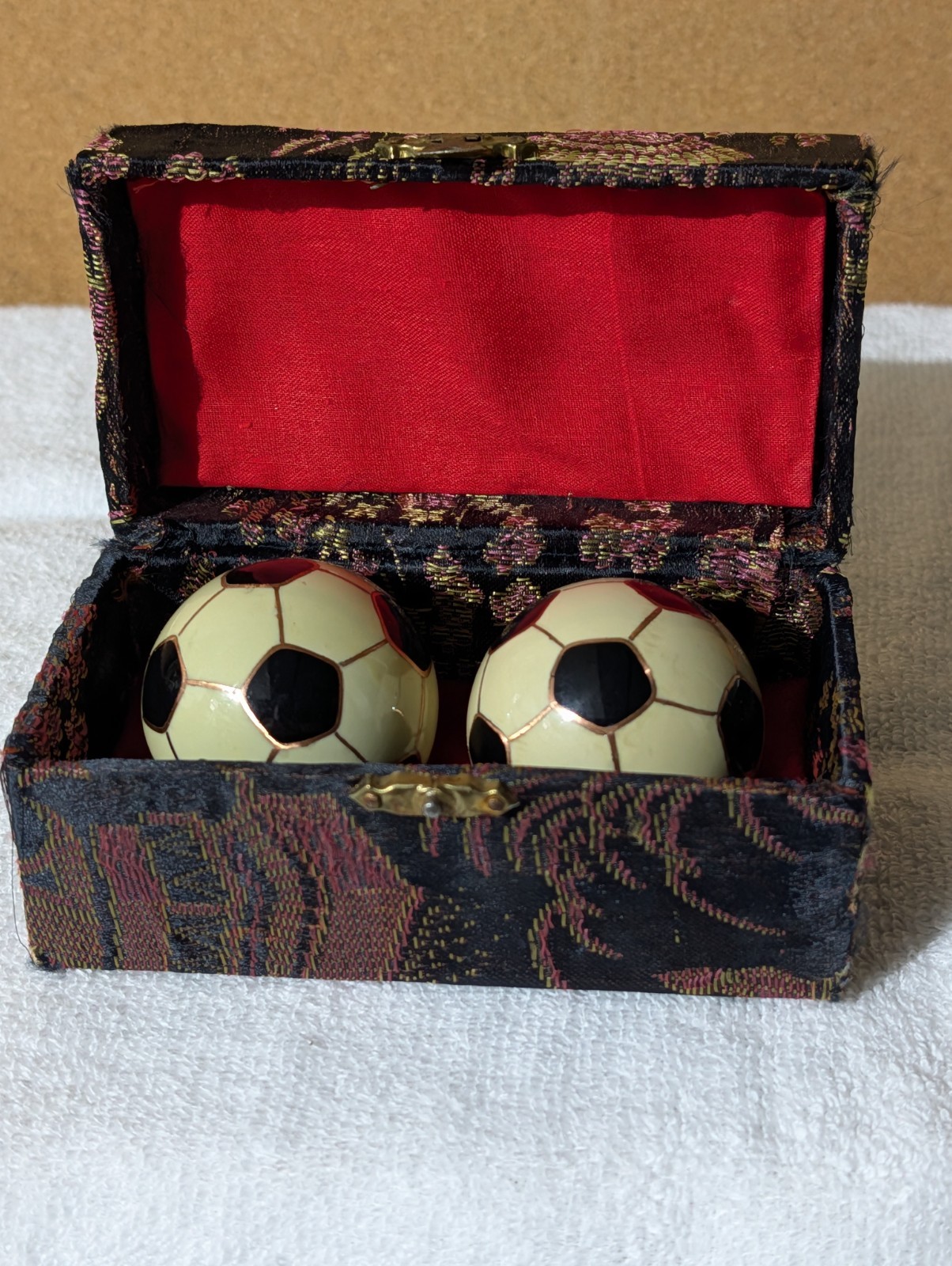A193 - Vintage Chinese Baoding Exercise Stress Balls W/Soothing Inside Chime