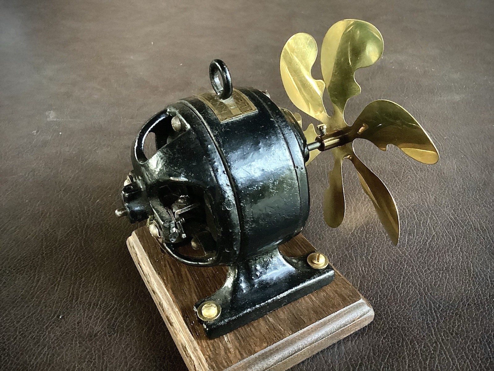 Knapp Leader Electric Novelty Toy Motor Antique Cast Iron Brass Six Blade Fan