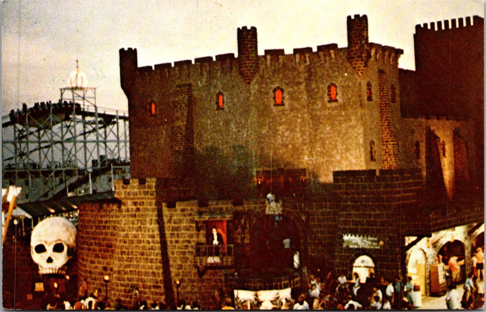 Castle Dracula Cedar Ave Boardwalk Wildwood NJ Postcard 5P18-21-A