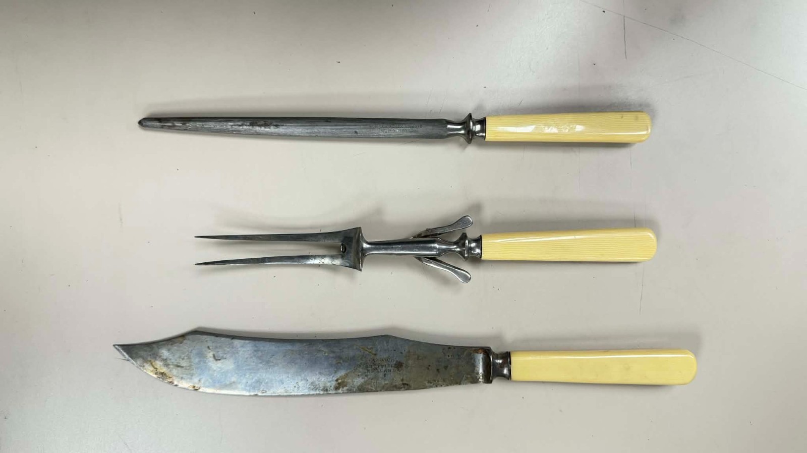Vtg Landers Frary & Clark / Meriden Cutlery 3pc Large Carving Set Cream Handles Vtg Landers Frary & Clark / Meriden Cutlery 3pc Large Carving Set Cream Handles