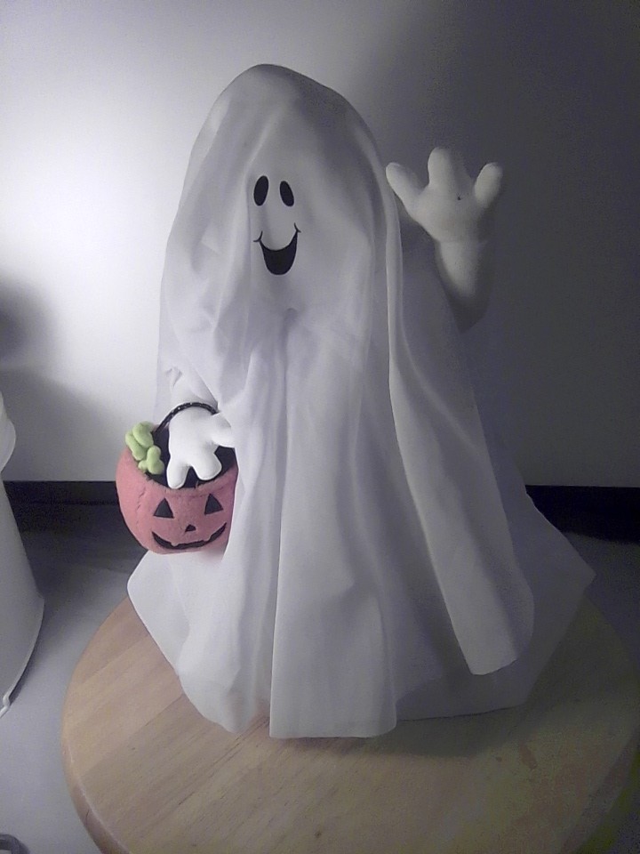 Hallmark Animated Halloween Friendly Ghost W/Pumpkin Dances Sings “I Want Candy”