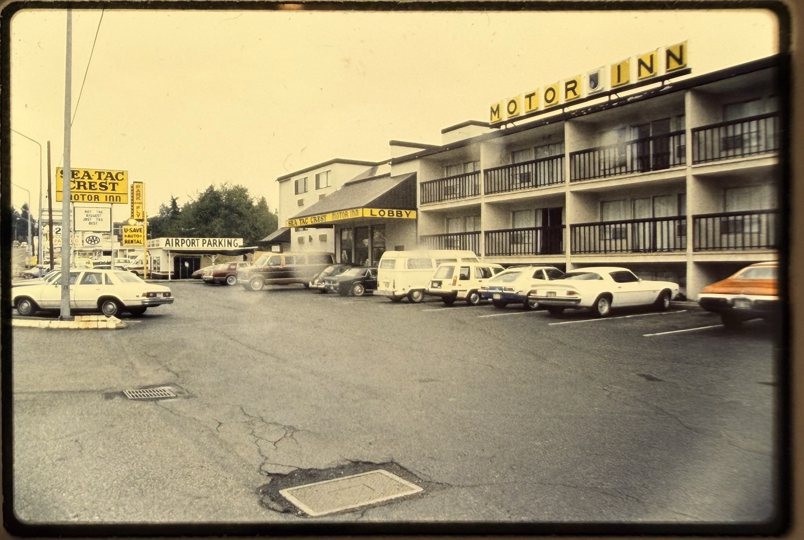 Vintage 35mm Slide 1985 Sea-Tac Crest Motor Inn Seattle WA Motel Cars Airport