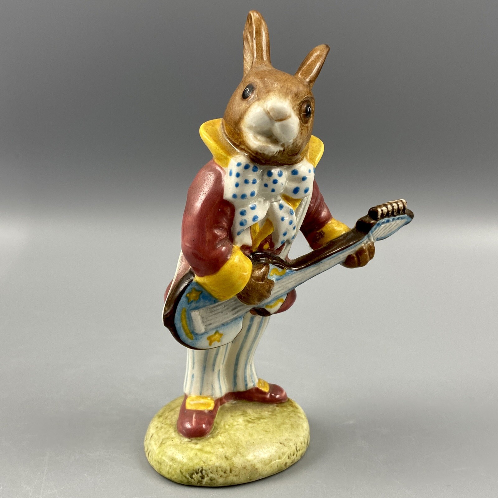 Mr Bunnybeat Strumming Bunnykins Figurine DB16 Royal Doulton England