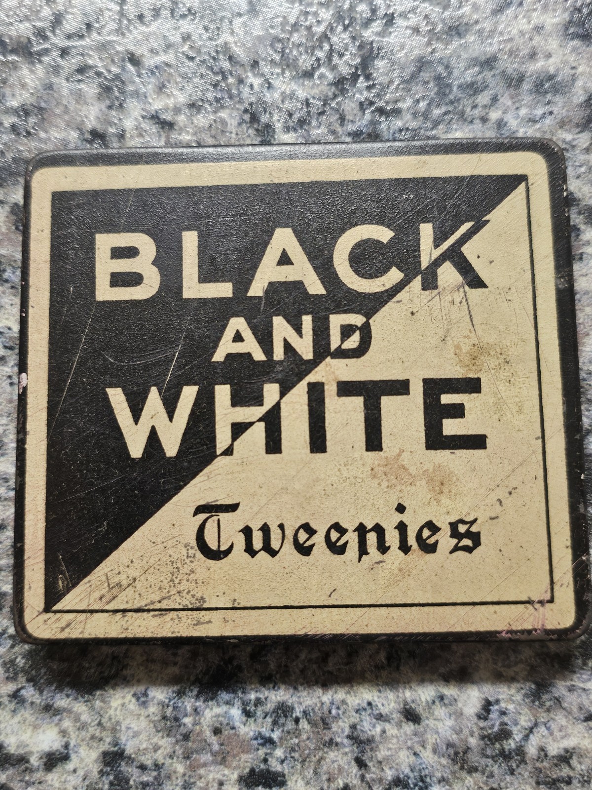 National Cigar Stands BLACK AND WHITE Tweenies Cigar Tin RARE Vintage Antique 