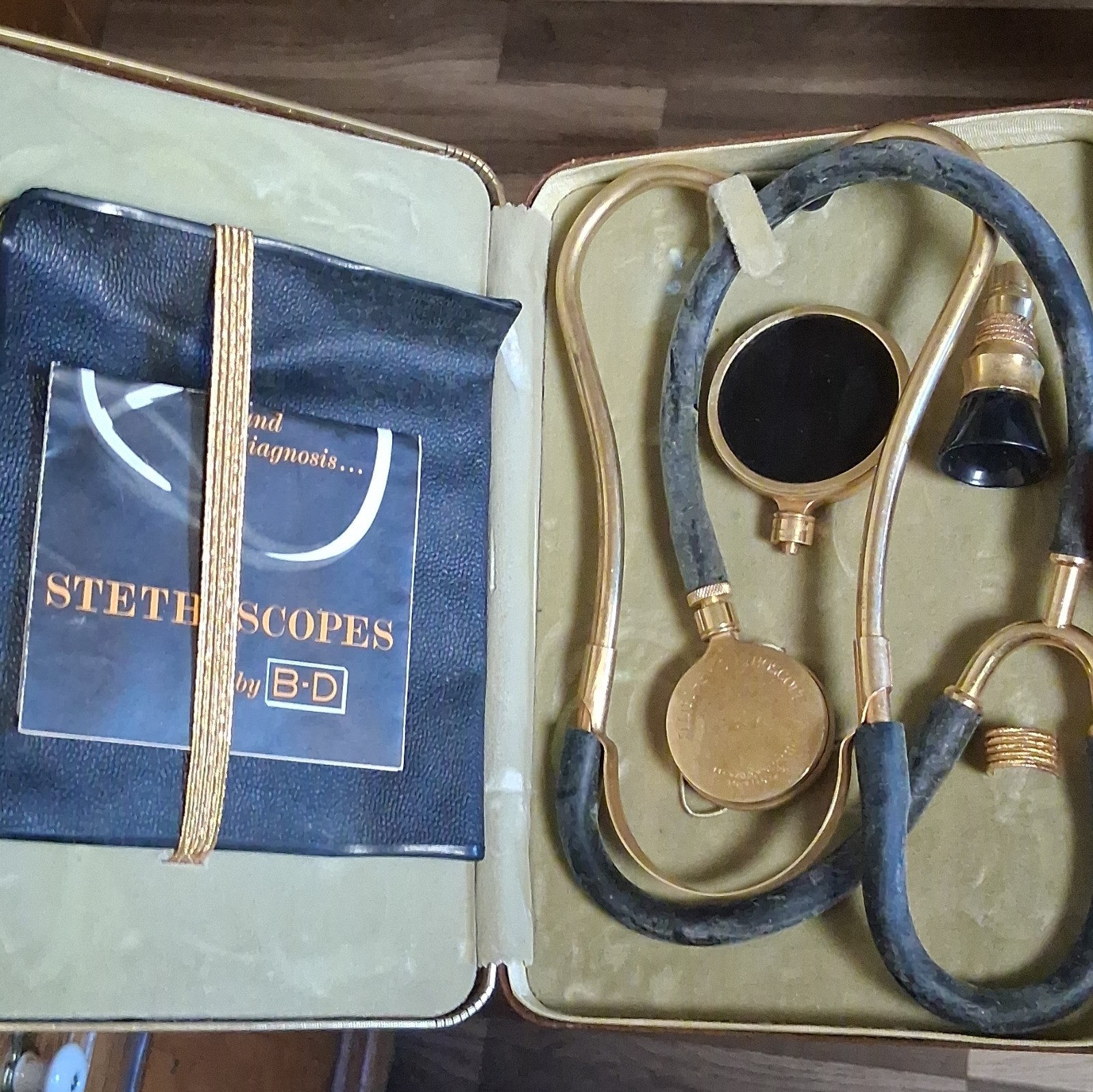 Becton Dickinson B-D Fleischer Stethoscope Gold+Case Medical Vintage and manual 