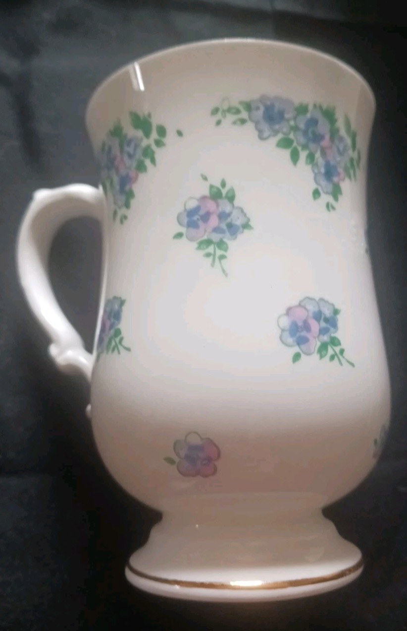 Royal Victoria English Bone China Mug/ Cup (FREE SHIPPING) Royal Victoria English Bone China Mug/ Cup (FREE SHIPPING)