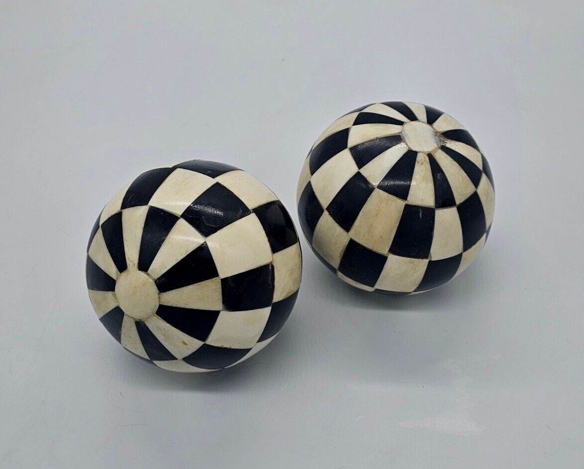 2pc Vtg Bone & Horn Black & White Checkerboard Carpet Balls 4\
