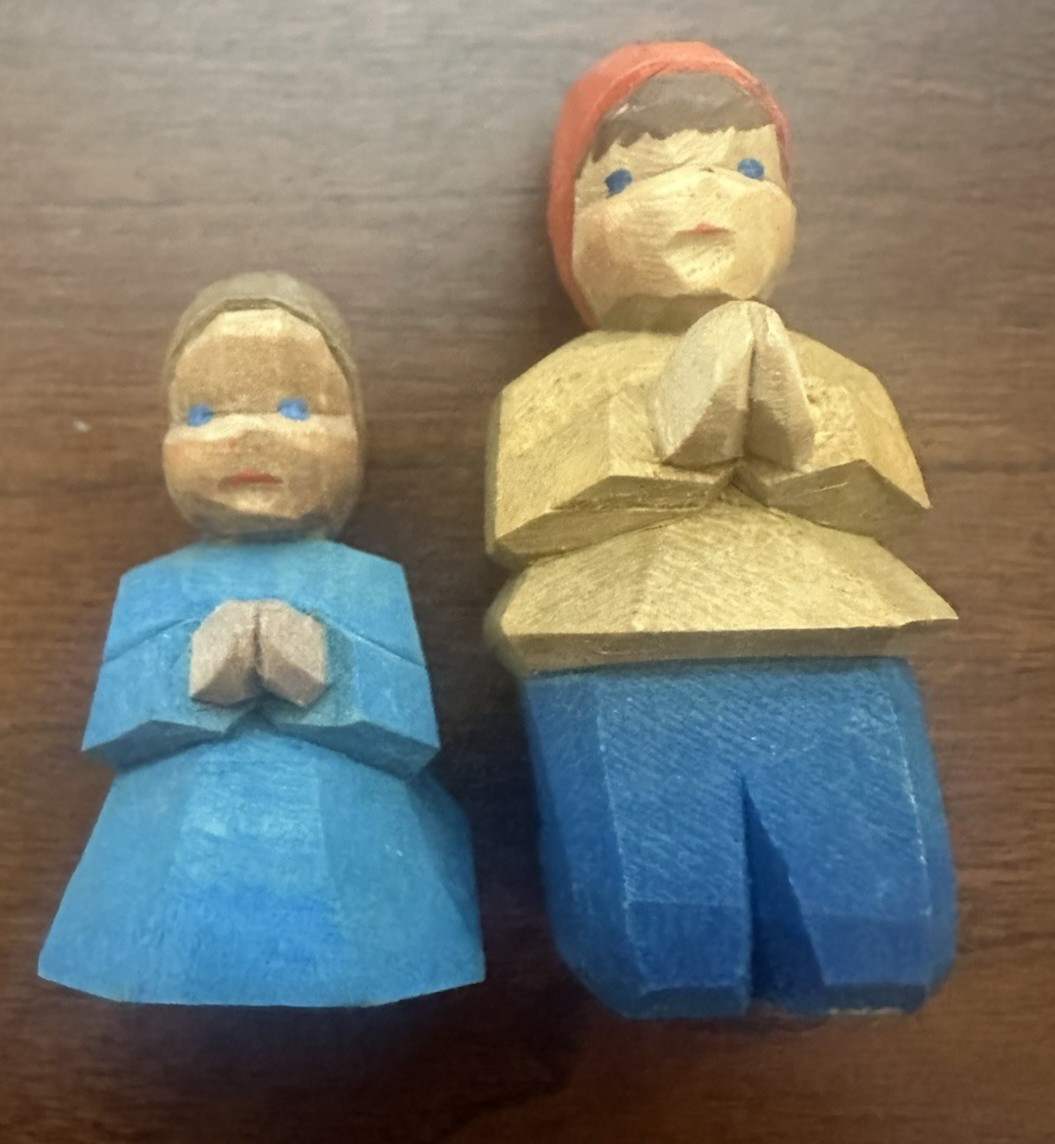 Lotte Sievers Hahn Hand Carved German Creche Nativity Praying Kneeling Children Lotte Sievers Hahn Hand Carved German Creche Nativity Praying Kneeling Children