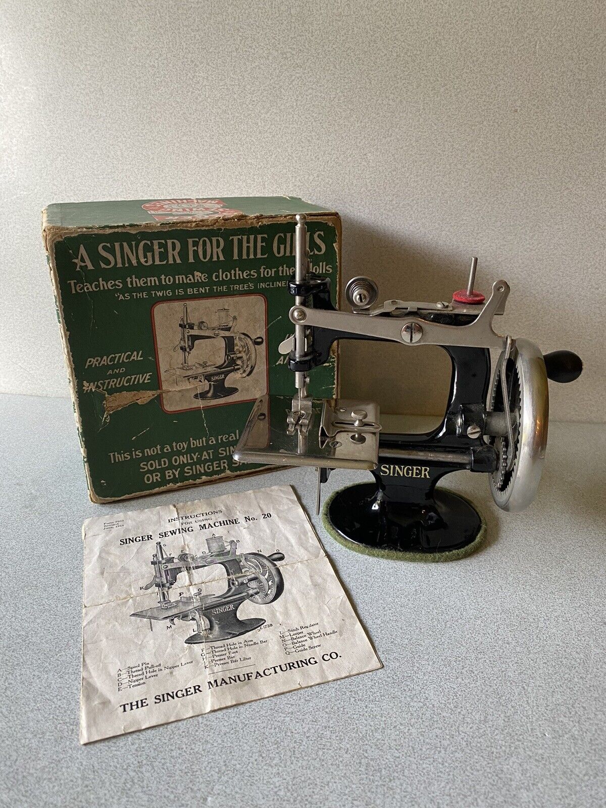 Vintage Singer No. 20 - Childs Real Sewing Machine W/box And Instructions Nice